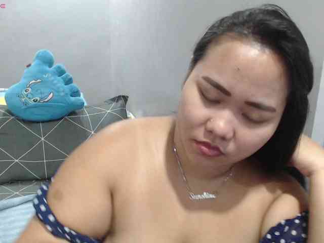 BubbleButtPinay webcam