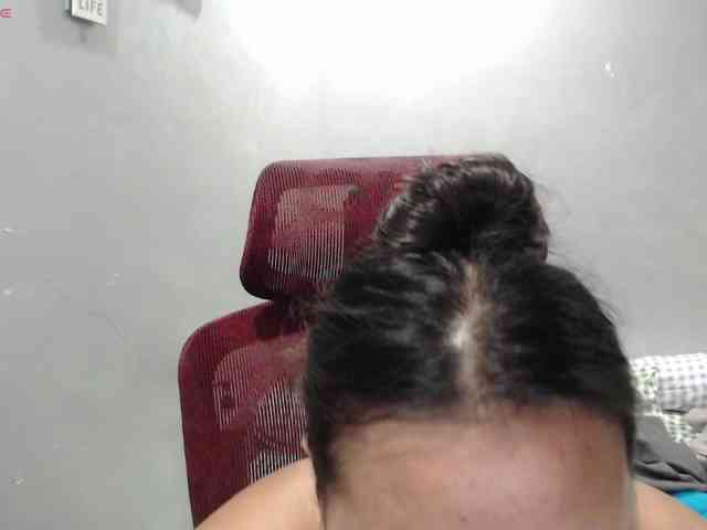 BubbleButtPinay webcam