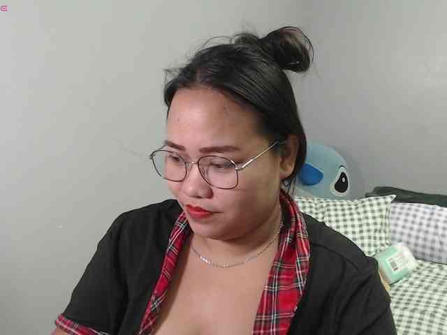 BubbleButtPinay webcam