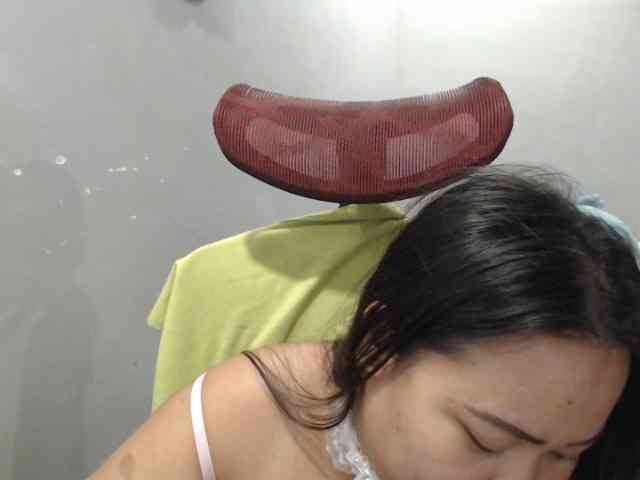 BubbleButtPinay webcam