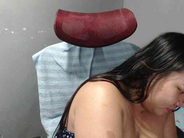 BubbleButtPinay webcam