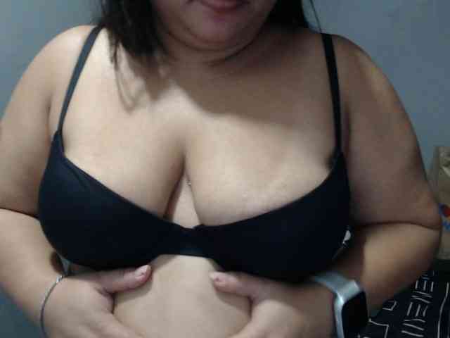 BubbleButtPinay webcam