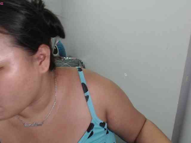 BubbleButtPinay webcam