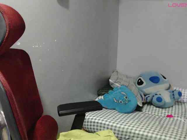 BubbleButtPinay webcam