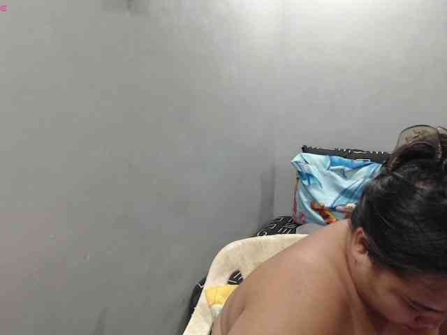 BubbleButtPinay webcam