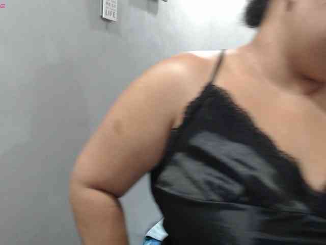 BubbleButtPinay webcam