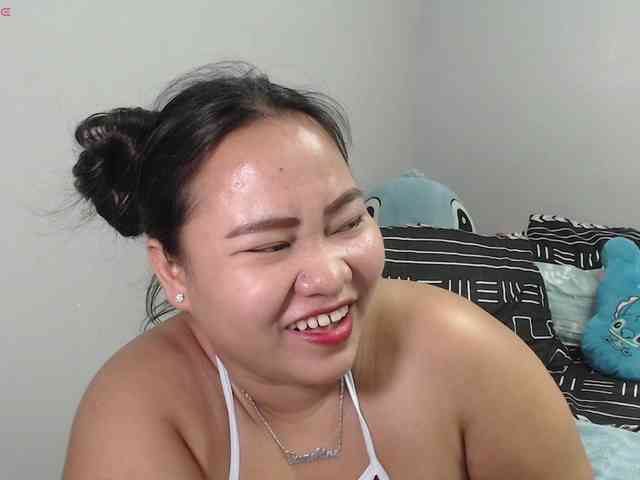 BubbleButtPinay webcam
