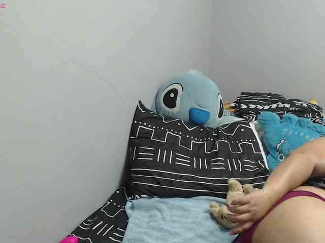 BubbleButtPinay webcam