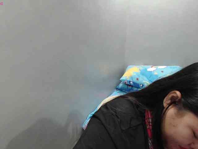 BubbleButtPinay webcam