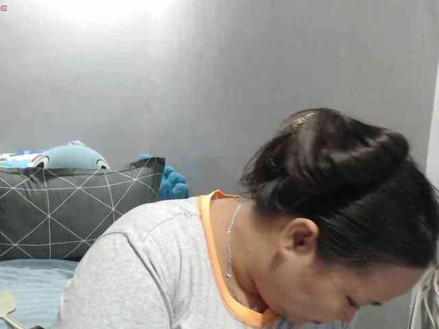 BubbleButtPinay webcam