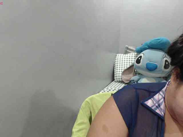 BubbleButtPinay webcam