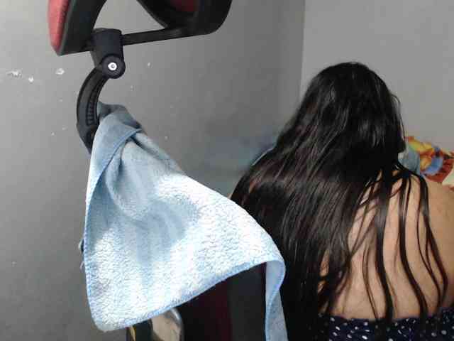 BubbleButtPinay webcam