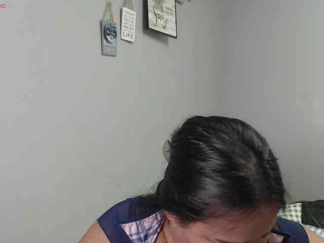 BubbleButtPinay webcam