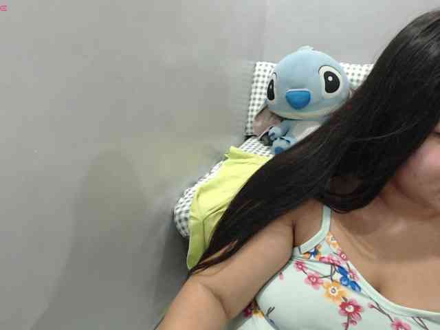 BubbleButtPinay webcam