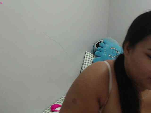 BubbleButtPinay webcam