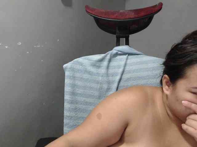 BubbleButtPinay webcam