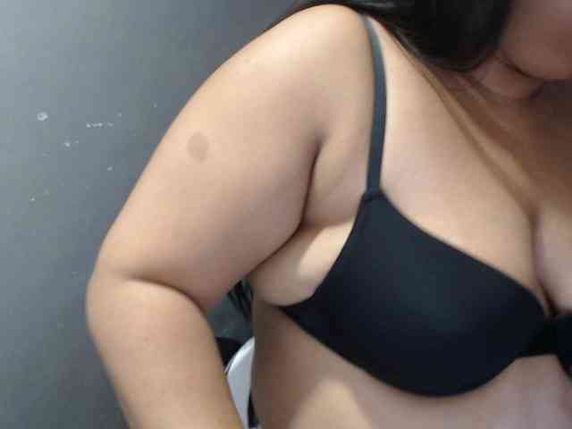 BubbleButtPinay webcam