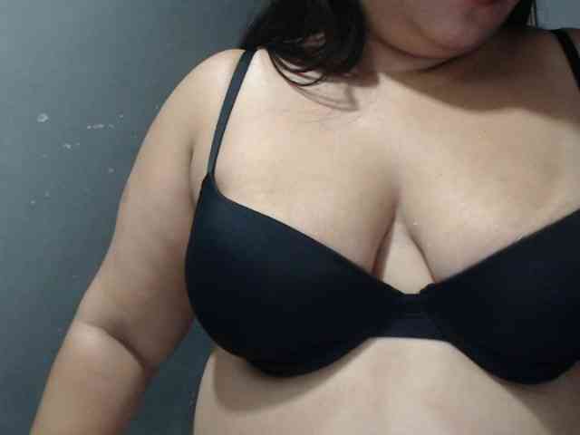 BubbleButtPinay webcam