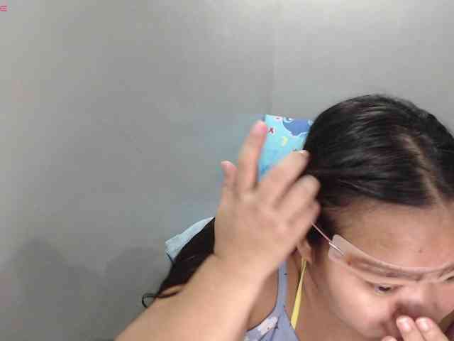 BubbleButtPinay webcam