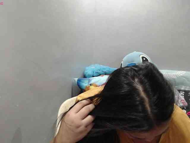 BubbleButtPinay webcam