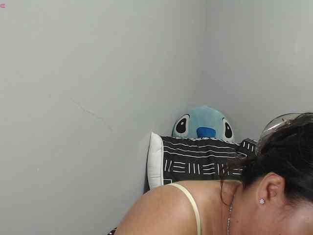 BubbleButtPinay webcam