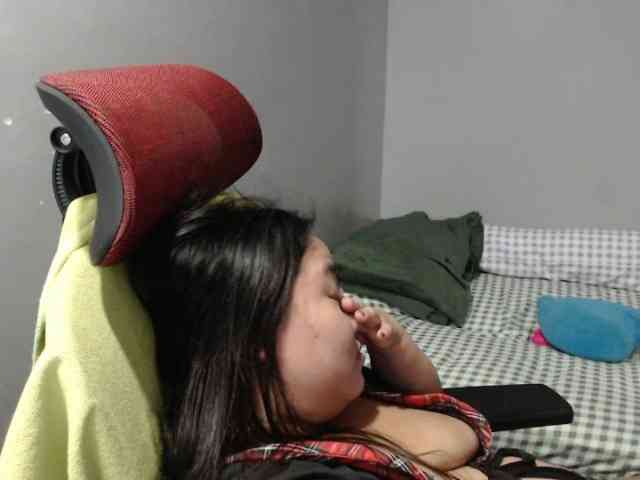 BubbleButtPinay webcam