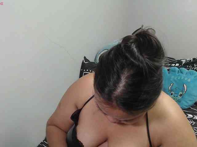 BubbleButtPinay webcam