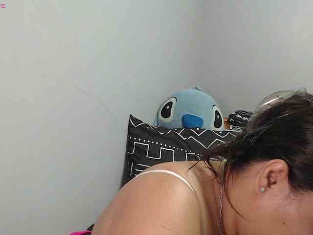BubbleButtPinay webcam