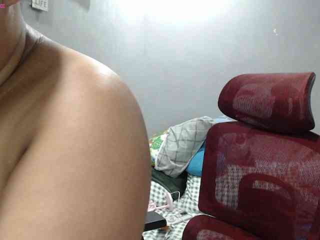 BubbleButtPinay webcam