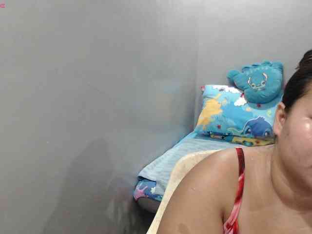 BubbleButtPinay webcam
