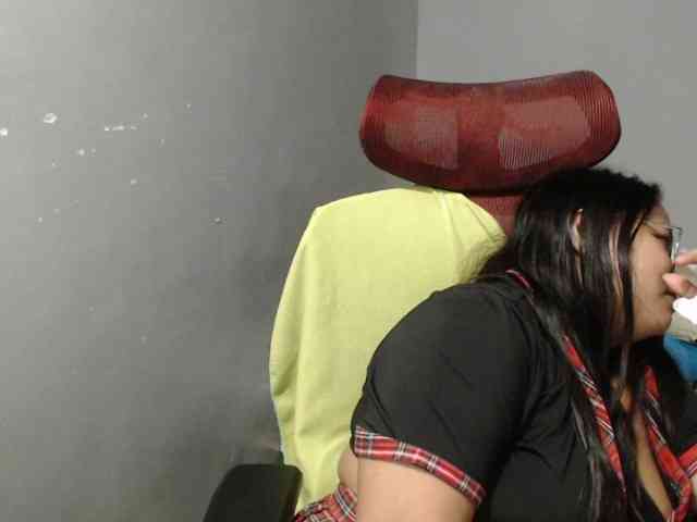 BubbleButtPinay webcam