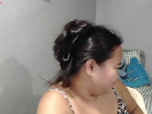BubbleButtPinay webcam