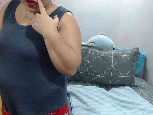 BubbleButtPinay webcam