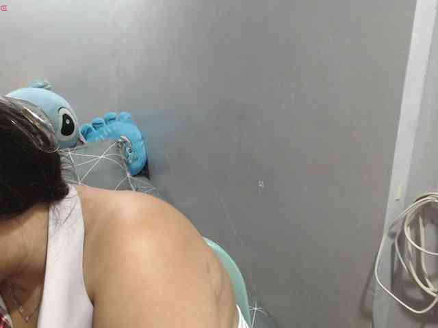 BubbleButtPinay webcam