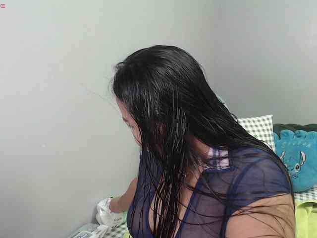 BubbleButtPinay webcam