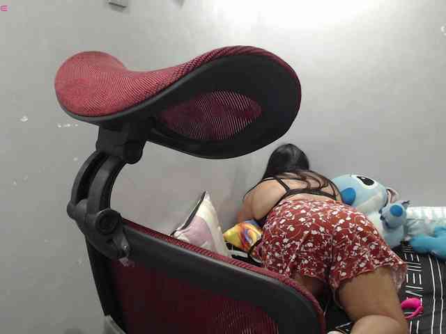 BubbleButtPinay webcam