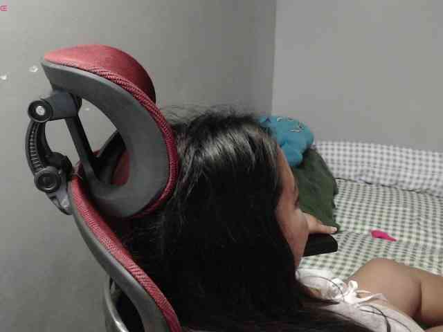 BubbleButtPinay webcam