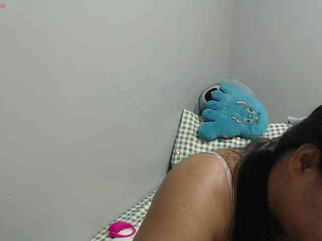 BubbleButtPinay webcam