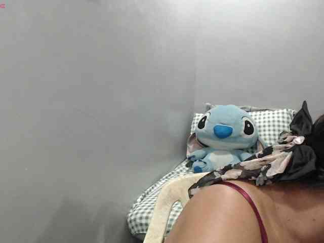 BubbleButtPinay webcam
