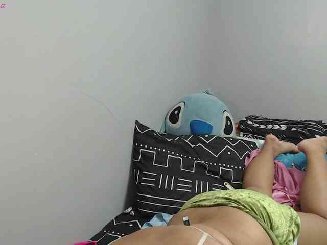 BubbleButtPinay webcam