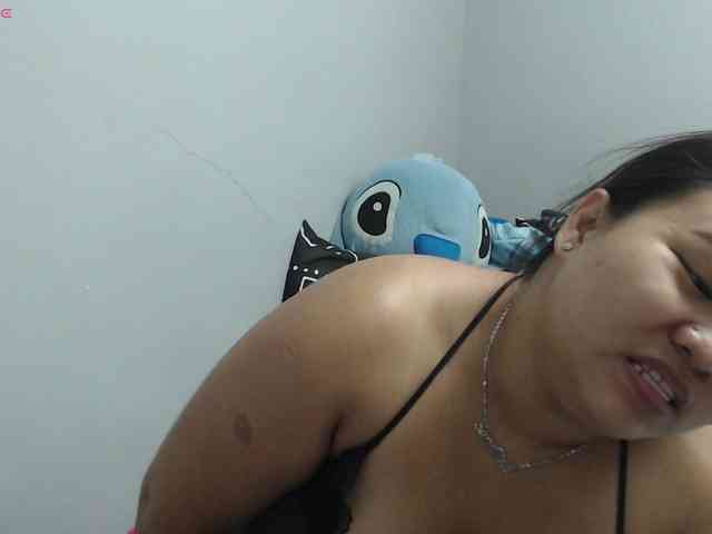 BubbleButtPinay webcam