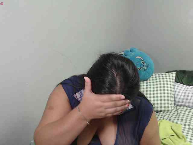 BubbleButtPinay webcam
