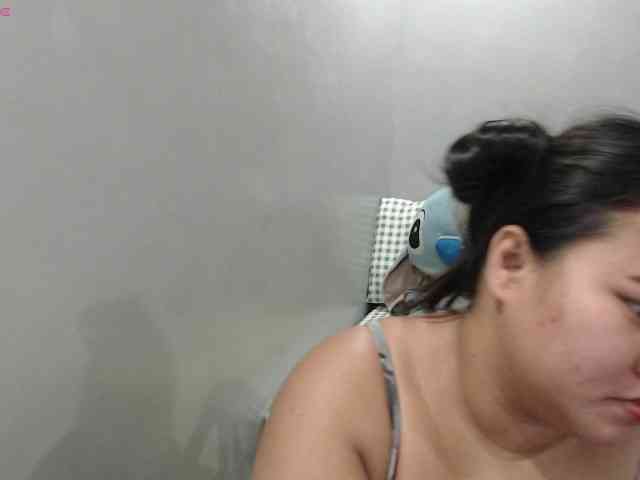 BubbleButtPinay webcam