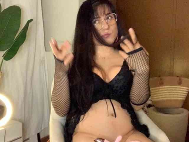 vale-lokitasexy6... Live Webcam on BongaCams