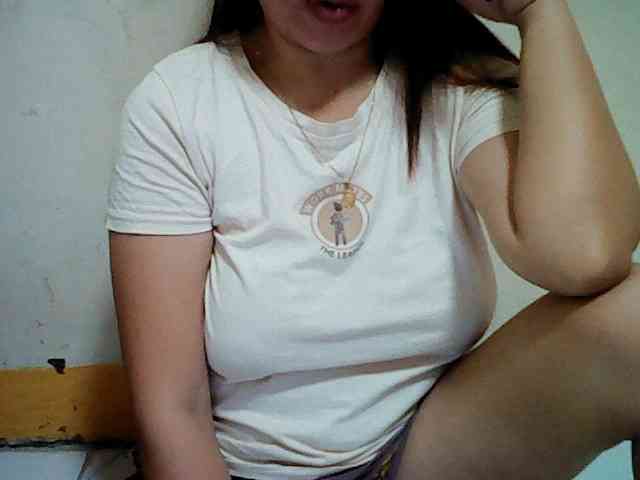 LovelyYna Live Webcam on BongaCams