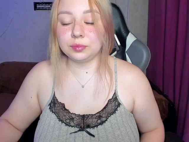 MilkaFoxy webcam
