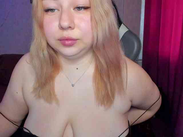 MilkaFoxy webcam