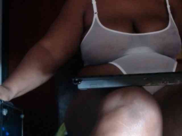 HOTCHOCLATEAMY webcam