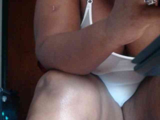 HOTCHOCLATEAMY webcam