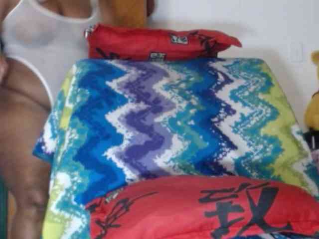 HOTCHOCLATEAMY webcam